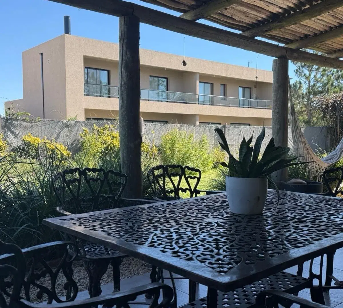 Casa amueblada en alquiler en barrio cerrado 2