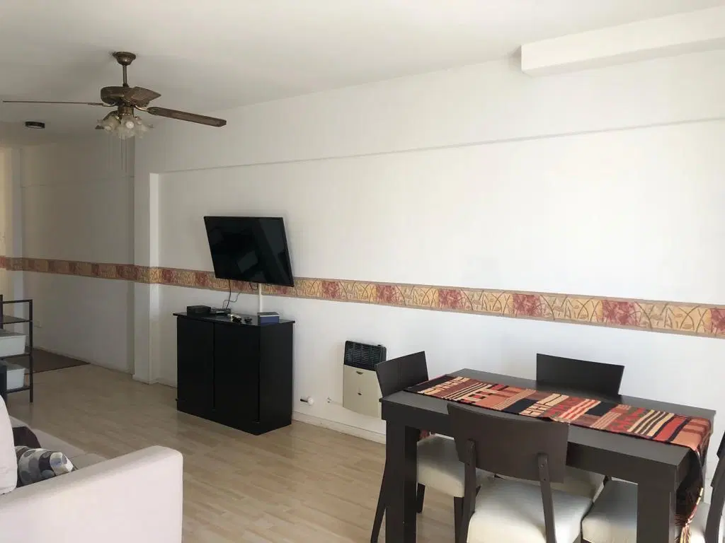 Aqluiler departamento 1 dormitorio con balcón al frente - Centro, Rosario 4
