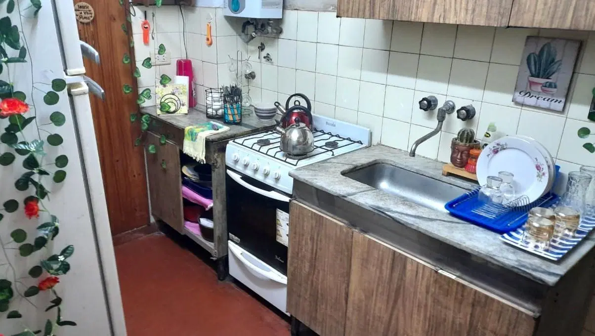 Venta - Departamento planta baja 2 dormitorios al frente Abasto 5