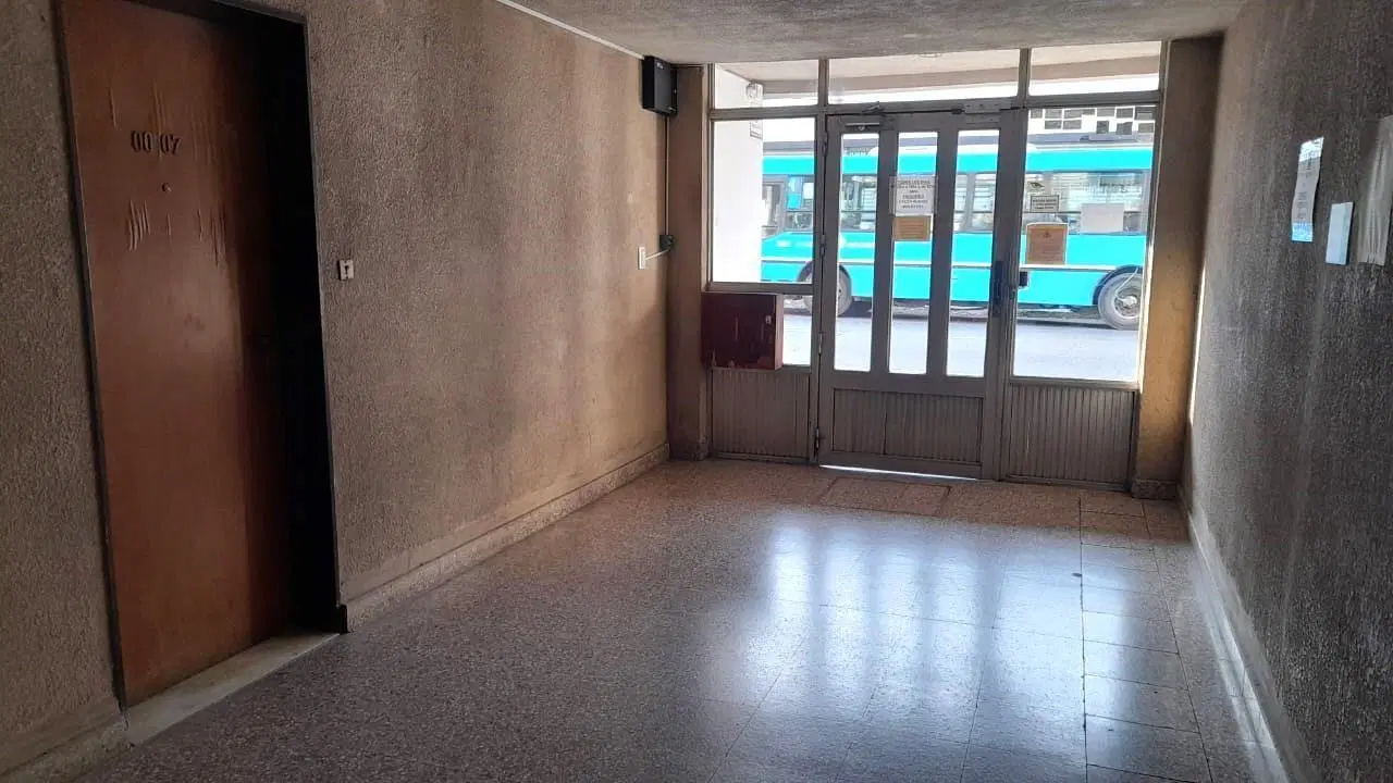 Venta - Departamento planta baja 2 dormitorios al frente Abasto 2