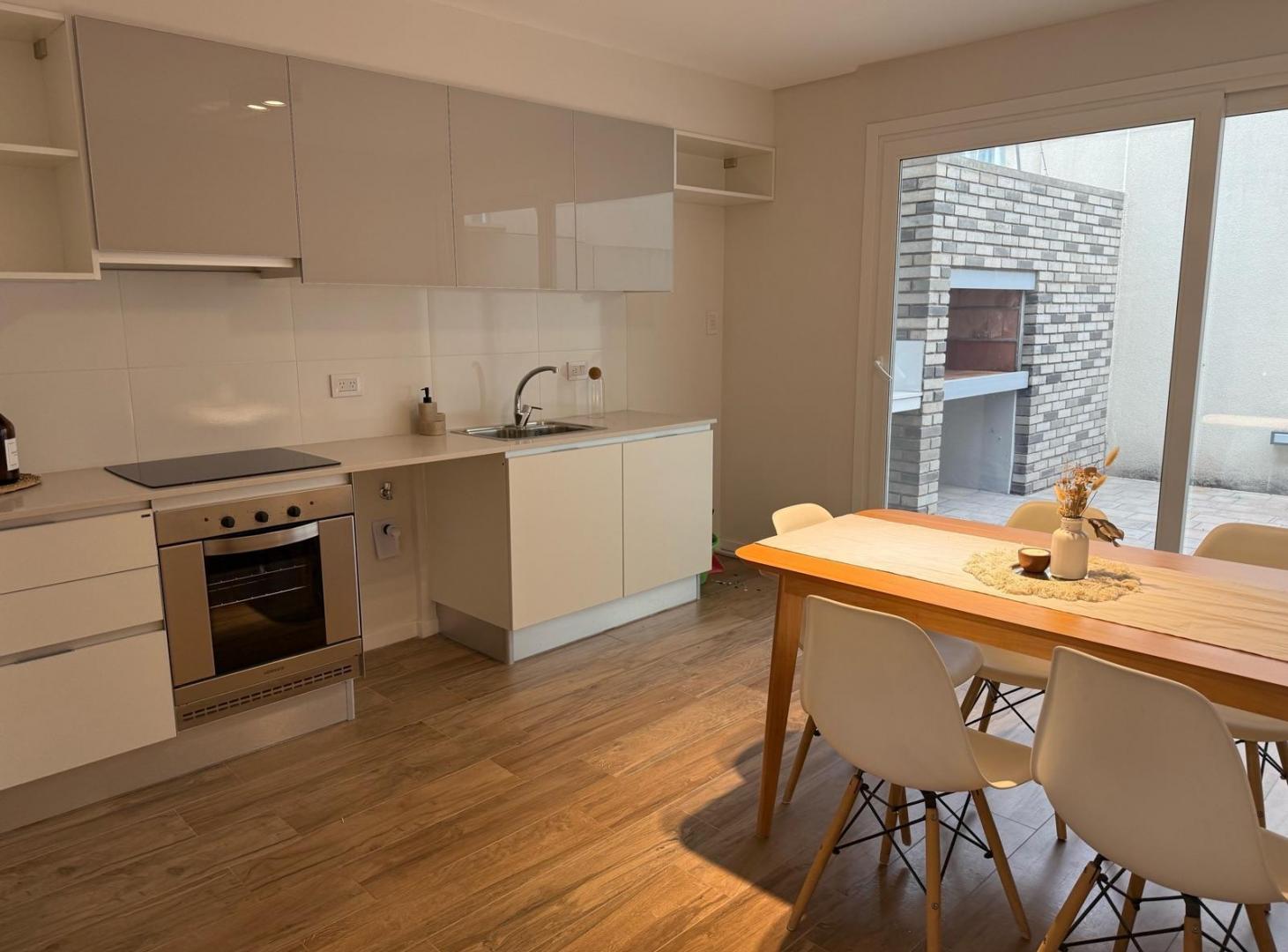 Foto de Venta Duplex Dos Dormitorios Con Patio Y Parrileros - Abasto Rosario, imagen 4