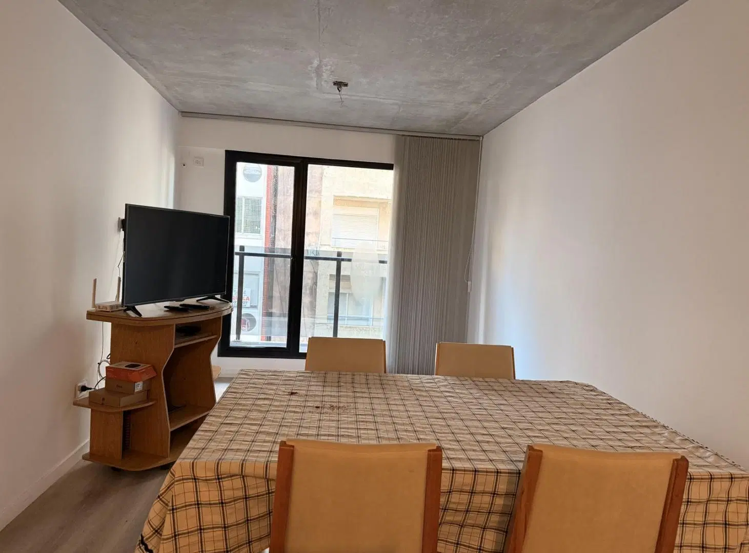 Aqluiler departamento 2 dormitorios con balcón - Parque españa, Rosario 2