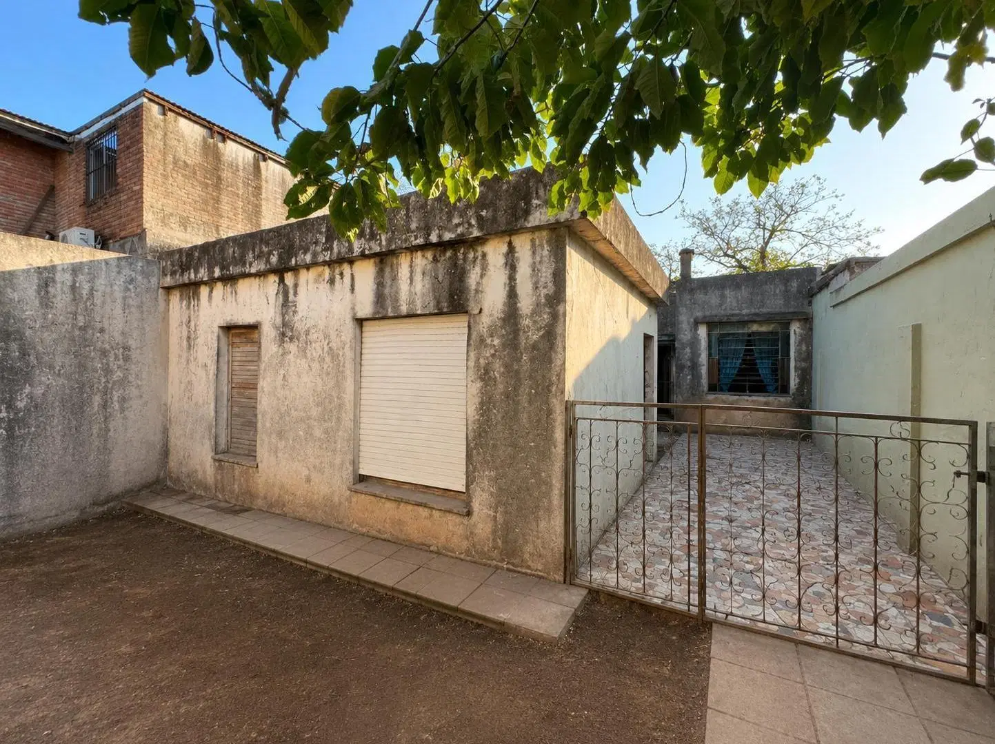 VENTA CASA A RECICLAR CON GRAN TERRENO 6