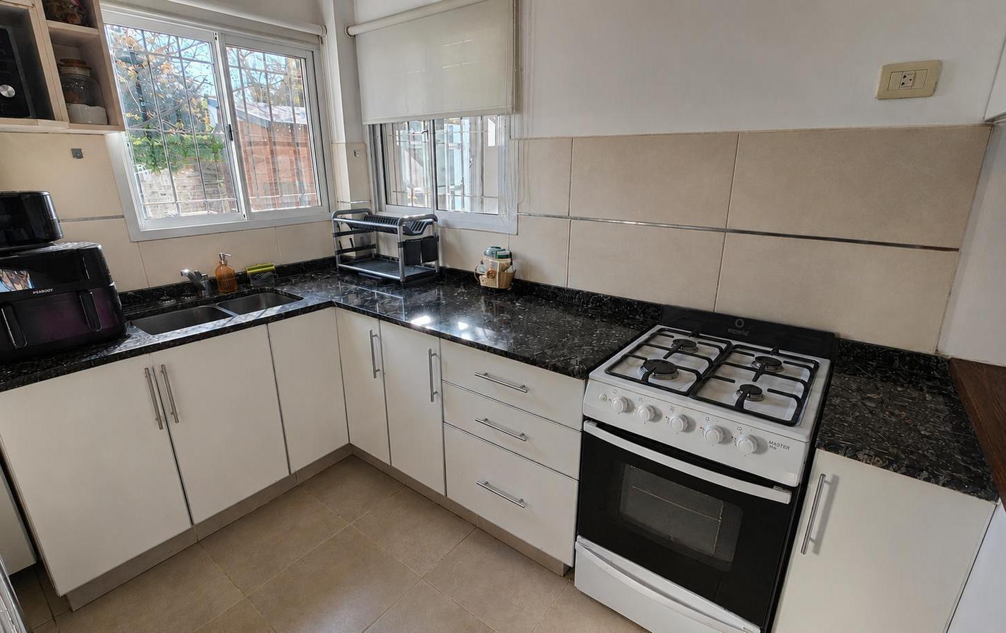 Foto de VENTA CASA 3 DORMITORIOS - FUNES, imagen 2