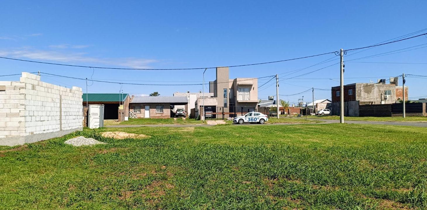 Foto de Terreno en venta en EcoPueblo II Avellanos 2350, Alvear - 268 mts2, imagen 3
