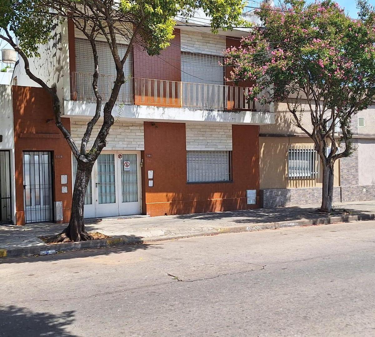 Foto de Gran Oportunidad !! Casa de dos pisos muy cerca de la cancha de Central, imagen 1