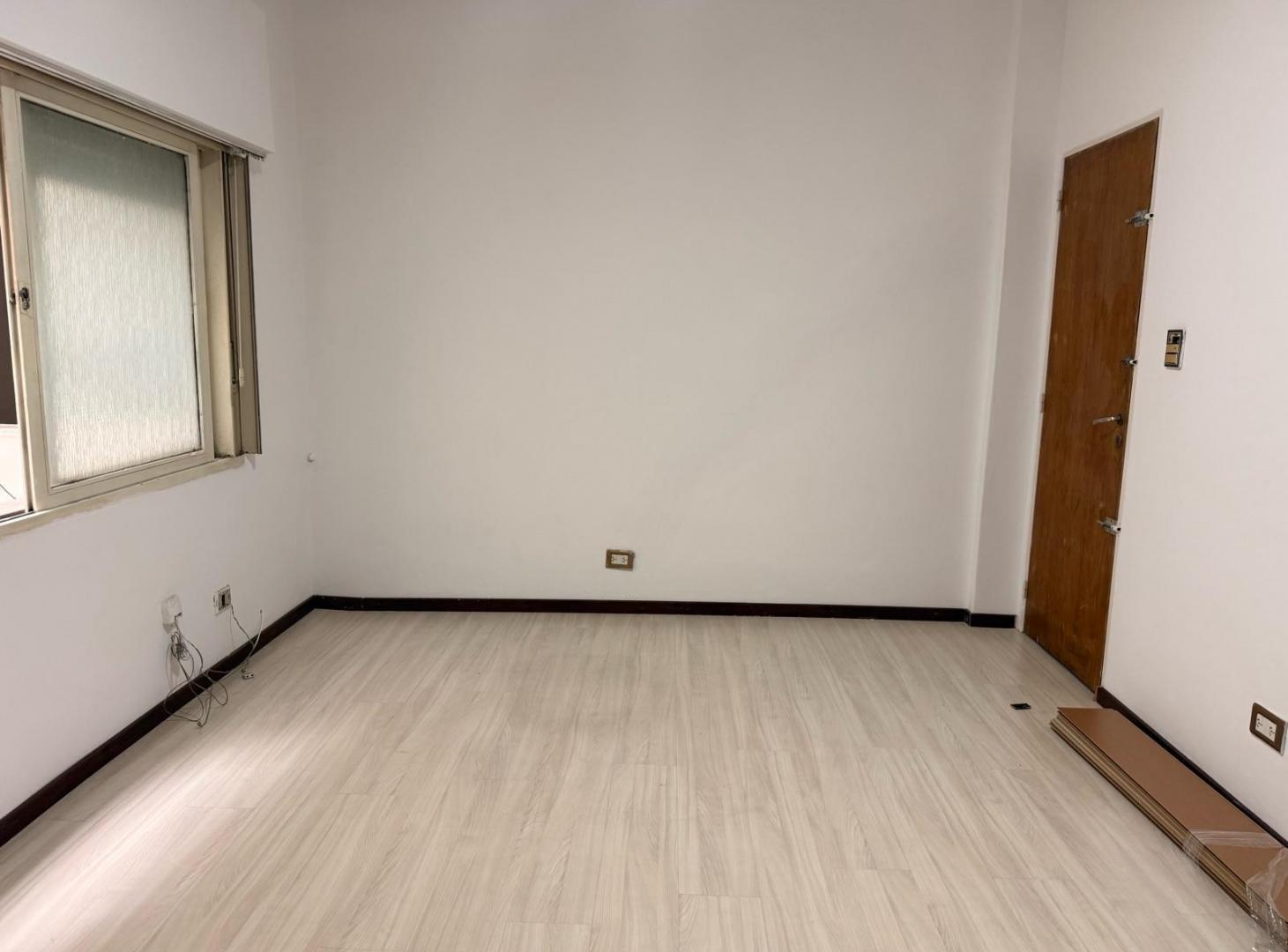 Foto de Alquiler Oficina 1er piso escalera - Martin, rosario, imagen 2