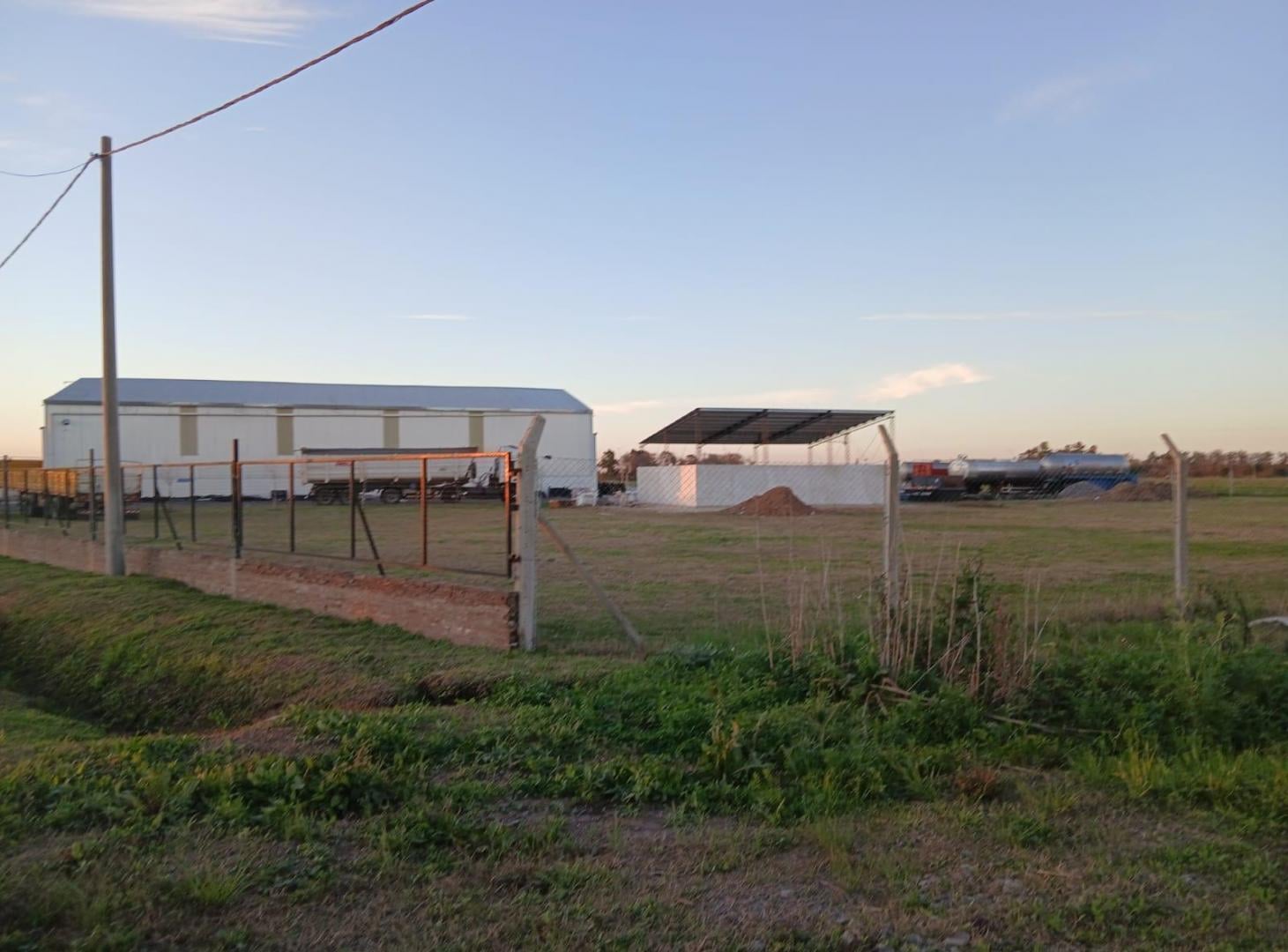 Foto de OPORTUIDAD INVERSORES. ZONA INDUSTRIAL .SE VENDE 2,6 HAS CON CASA, imagen 5