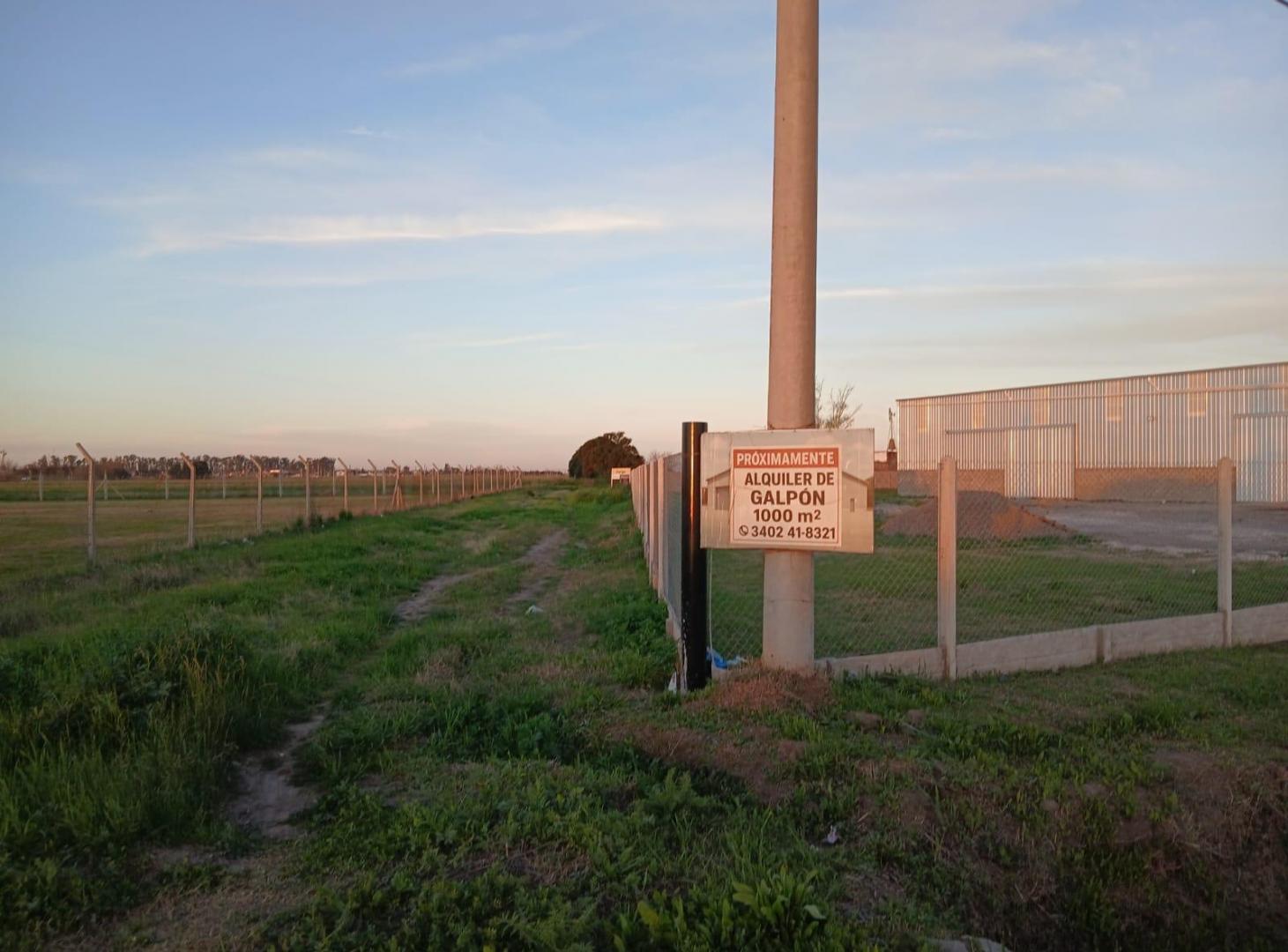 Foto de OPORTUIDAD INVERSORES. ZONA INDUSTRIAL .SE VENDE 2,6 HAS CON CASA, imagen 3