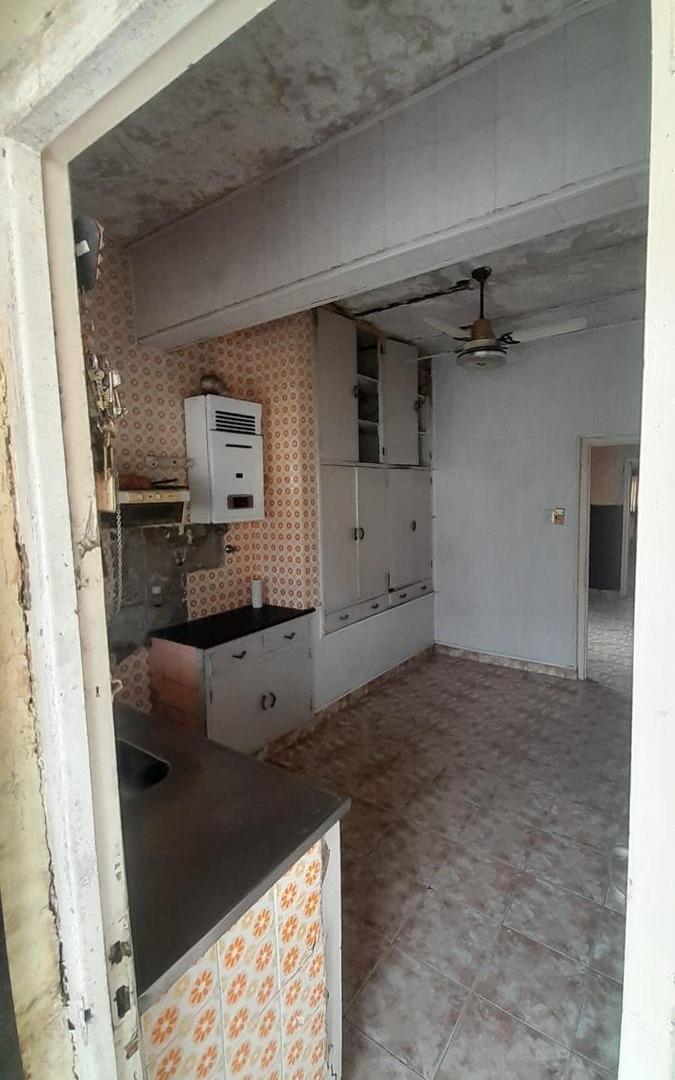 Foto de Casa de dos plantas con cochera. 4 dormitorios y 2 baños. Cocina, imagen 2