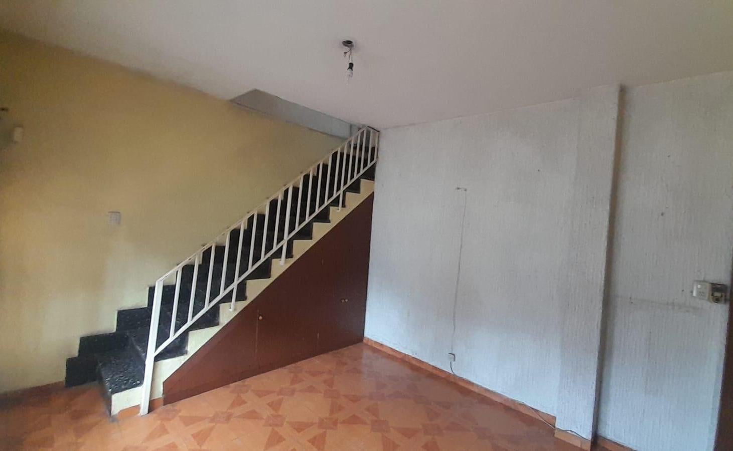 Foto de Casa de dos plantas con cochera. 4 dormitorios y 2 baños. Cocina, imagen 1