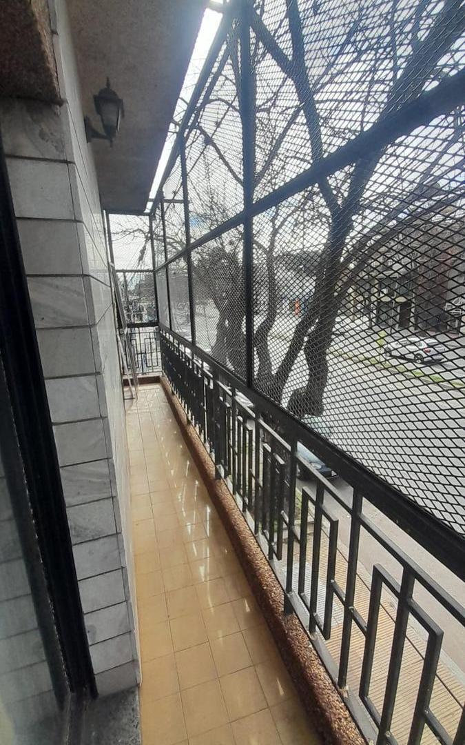 Foto de Casa de dos plantas con cochera. 4 dormitorios y 2 baños. Cocina, imagen 5