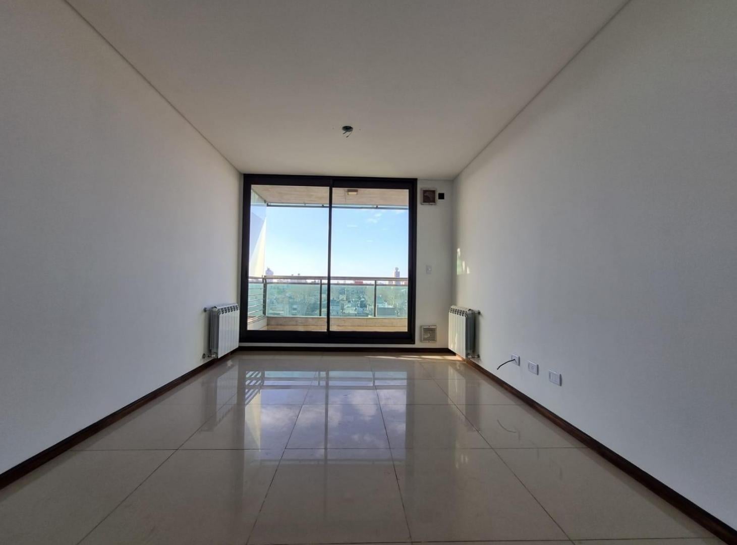 Foto de Departamento de un dormitorio con cocina semiintegrada, amplio living, imagen 3