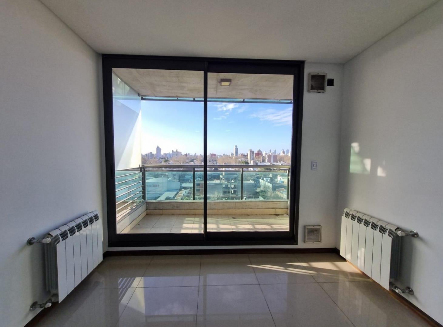 Foto de Departamento de un dormitorio con cocina semiintegrada, amplio living, imagen 4