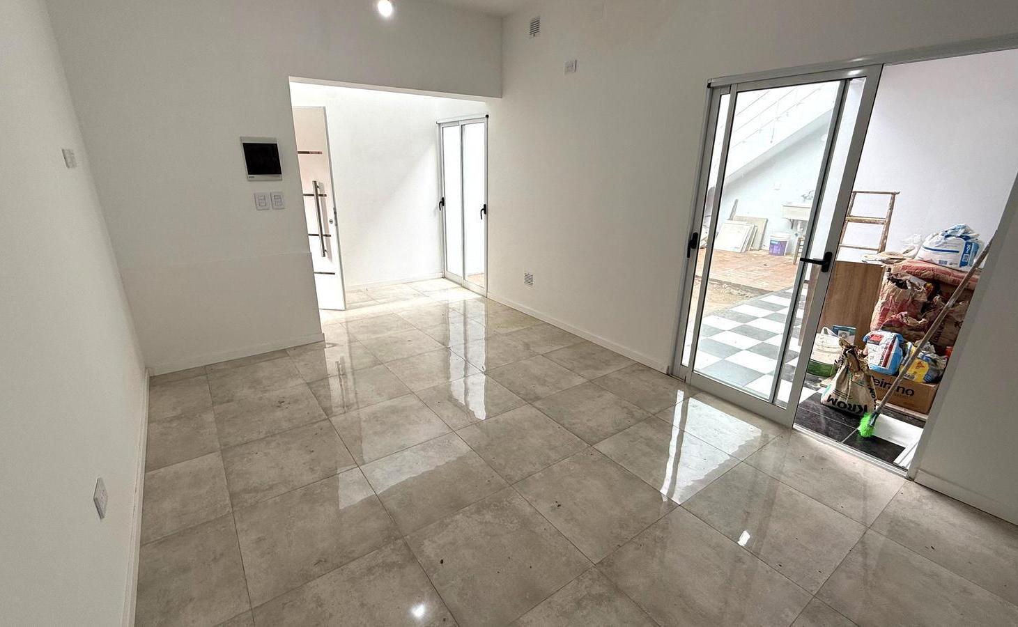 Foto de Casa de pasillo en venta, 2 dormitorios c/ patio y terraza en Luis Agote, imagen 4