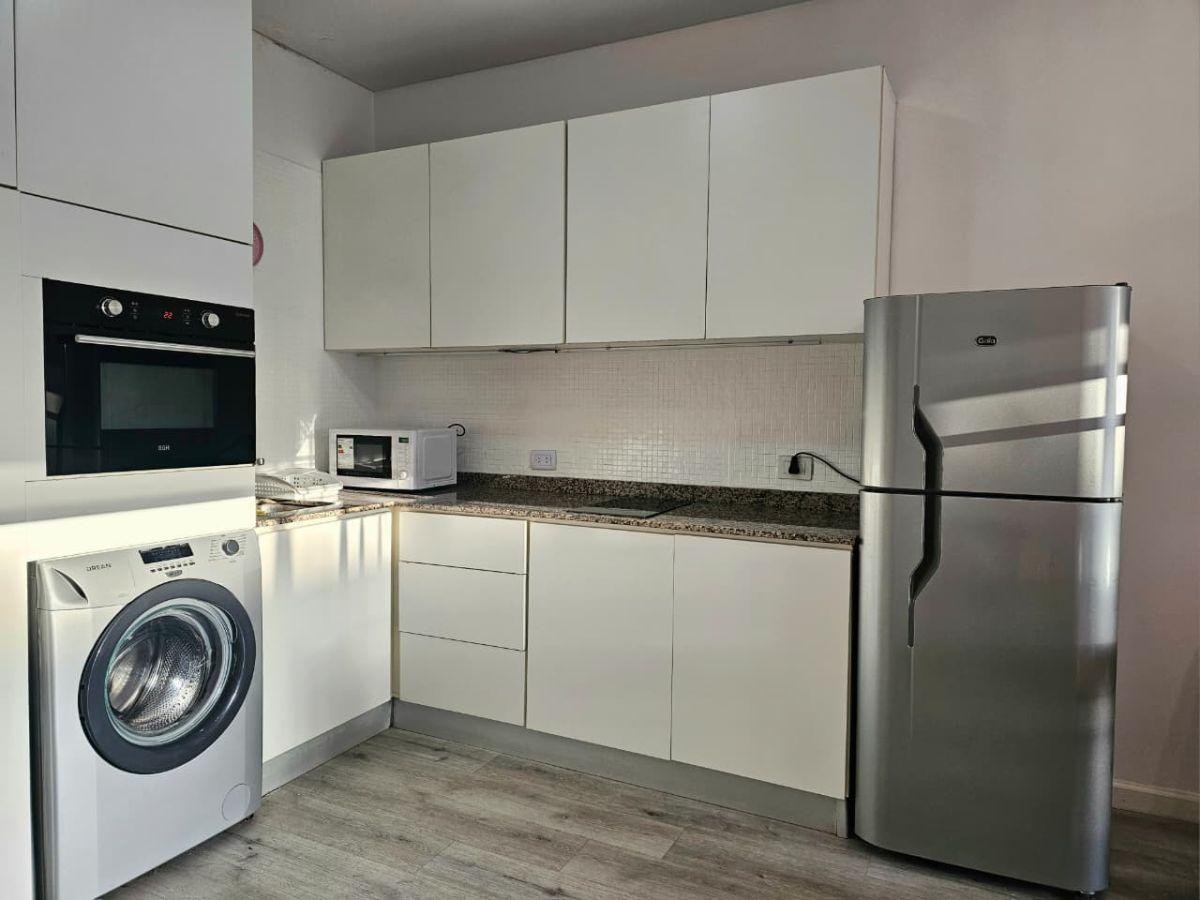 Foto de Moderno y Amplio Departamento Completamente Equipado con Balcón, imagen 5