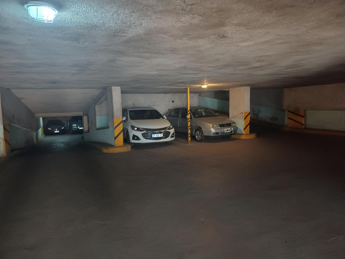 VENTA COCHERA CAÑADA Y COLON COMODISIMA AMPLIA