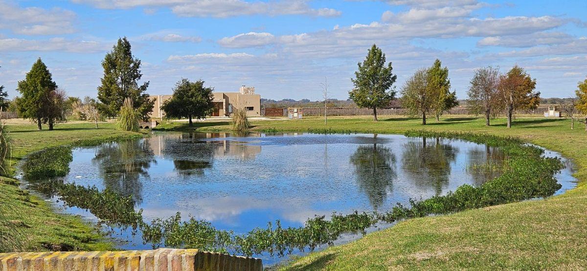 Venta lote en barrio privado Las Calandrias , Campana 1.040m2