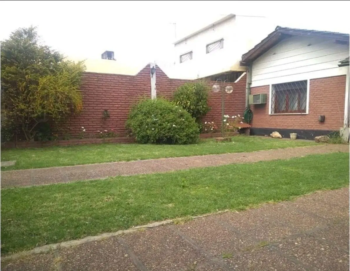 Casa en Venta 4 ambientes con jardin parrilla Tres de Febrero 2