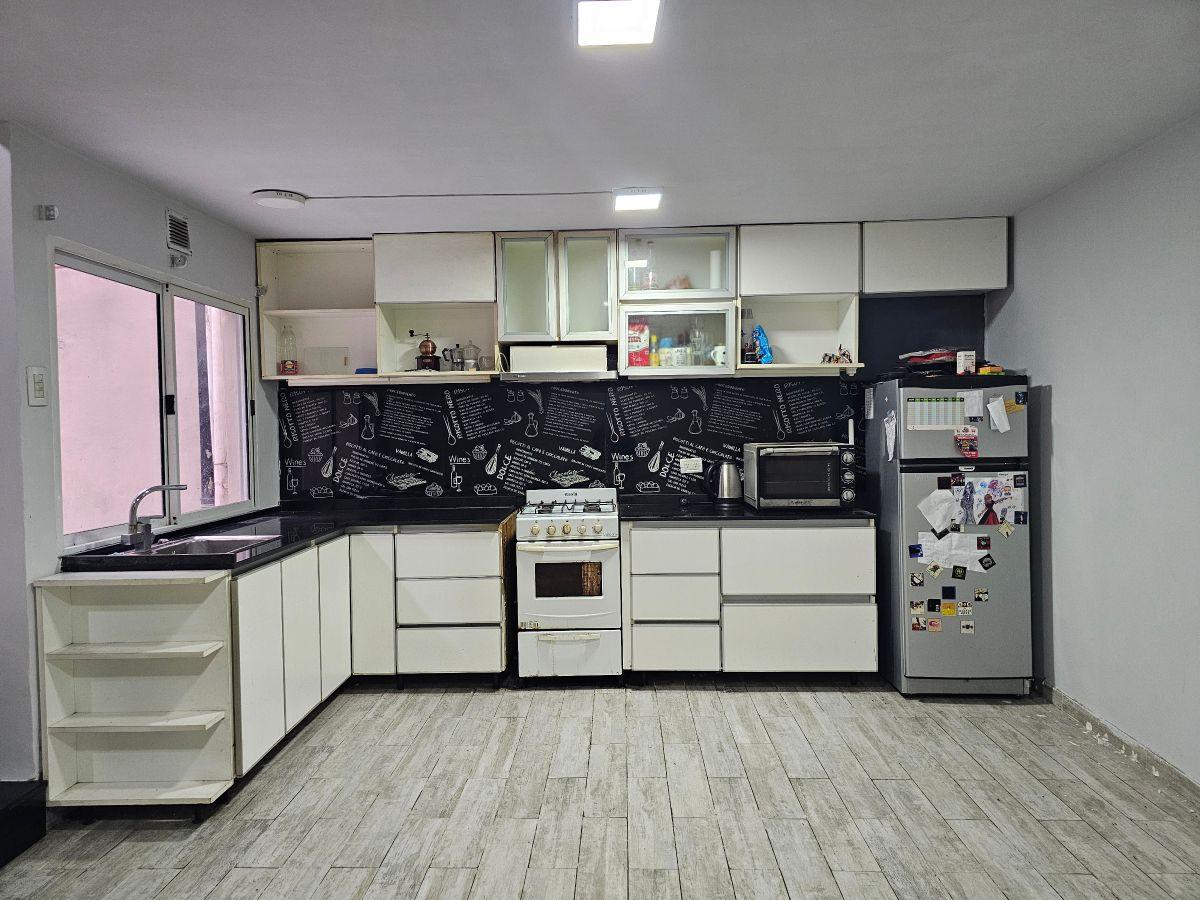 Foto de Venta PH de 4 ambientes más playroom o escritorio en Monte Castro, imagen 1