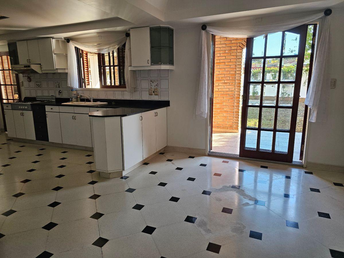 Foto de Venta casa 5 ambientes jardin pileta en Barrio Cornelio Saavedra, imagen 4