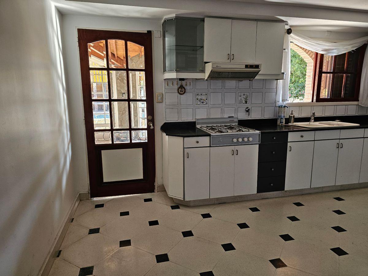 Foto de Alquiler casa 5 ambientes en Saavedra jardin y pileta, imagen 5