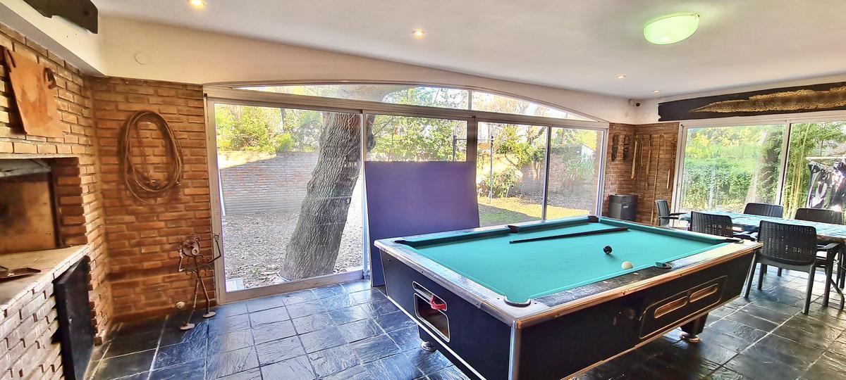 Venta Casa 4 Dorm. con Quincho y Jardín - Fisherton 1