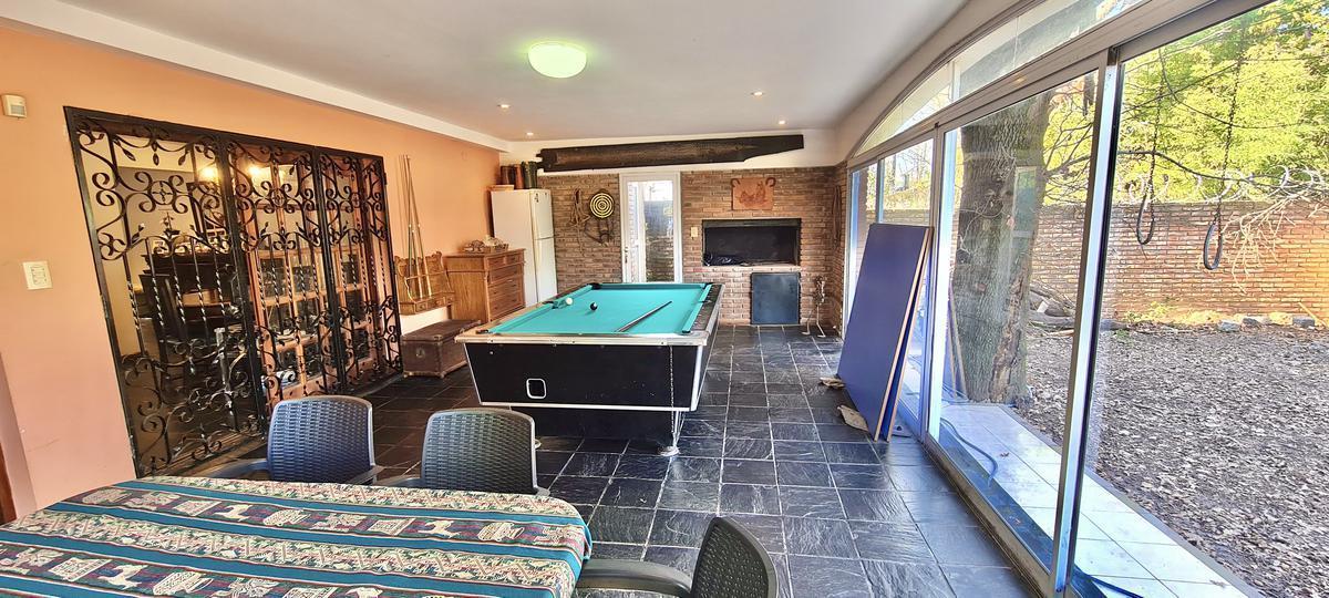 Venta Casa 4 Dorm. con Quincho y Jardín - Fisherton 3