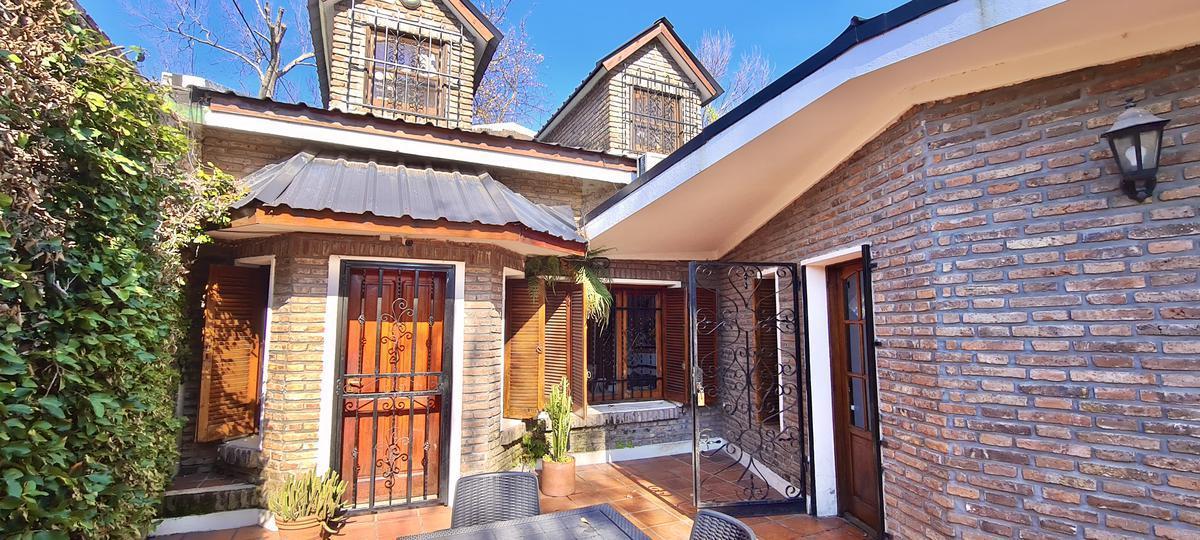 Venta Casa 4 Dorm. con Quincho y Jardín - Fisherton 2