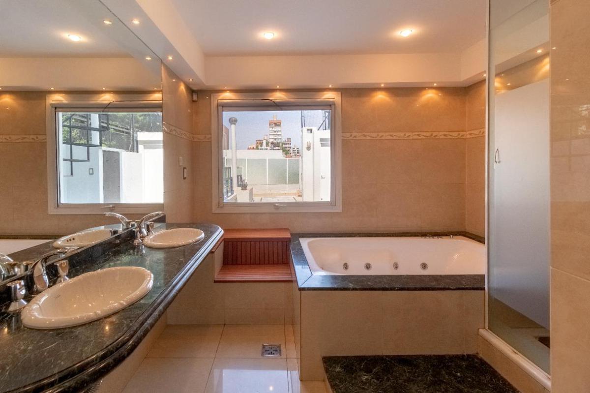 Venta Casa Seis Dorm. Barrio Lourdes 5