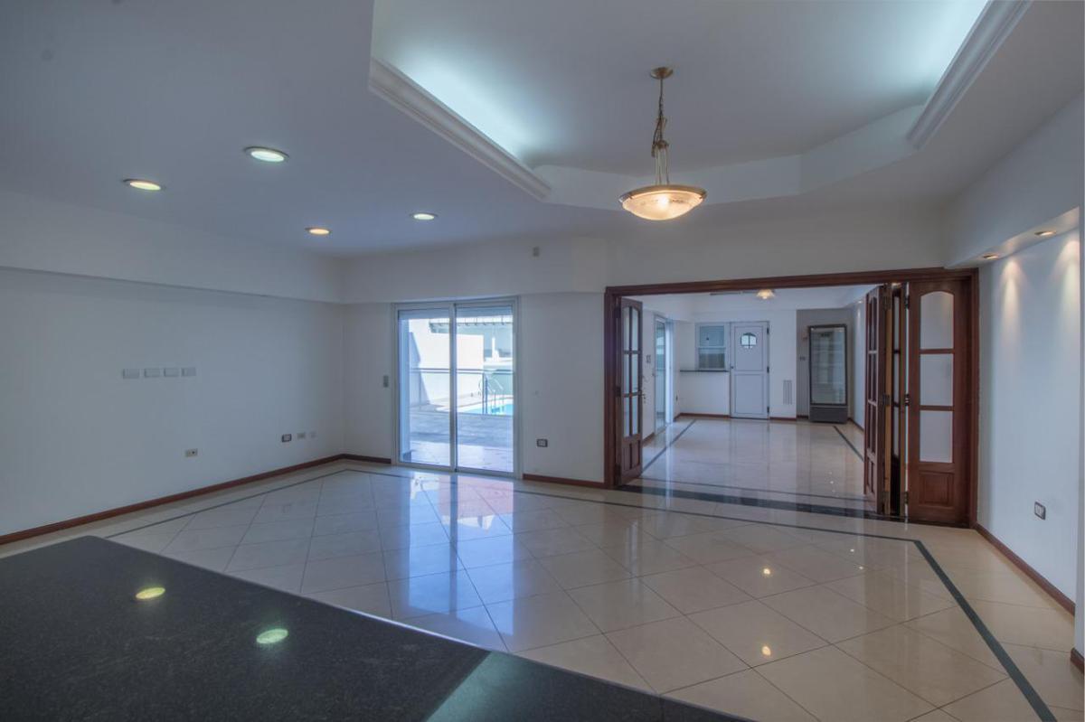 Venta Casa Seis Dorm. Barrio Lourdes 4