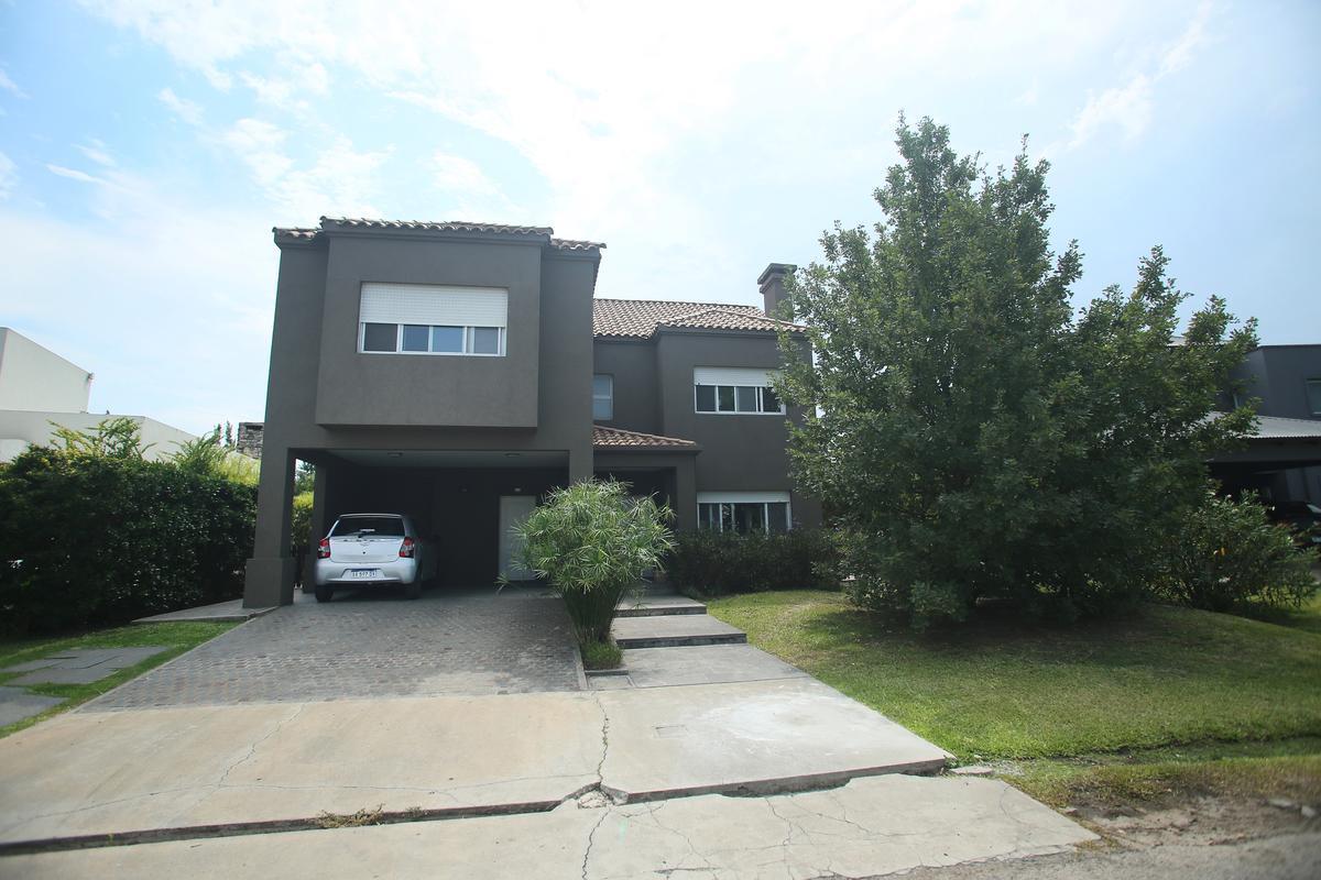 Venta Casa Tres Dorm. Rosario Golf Country 1