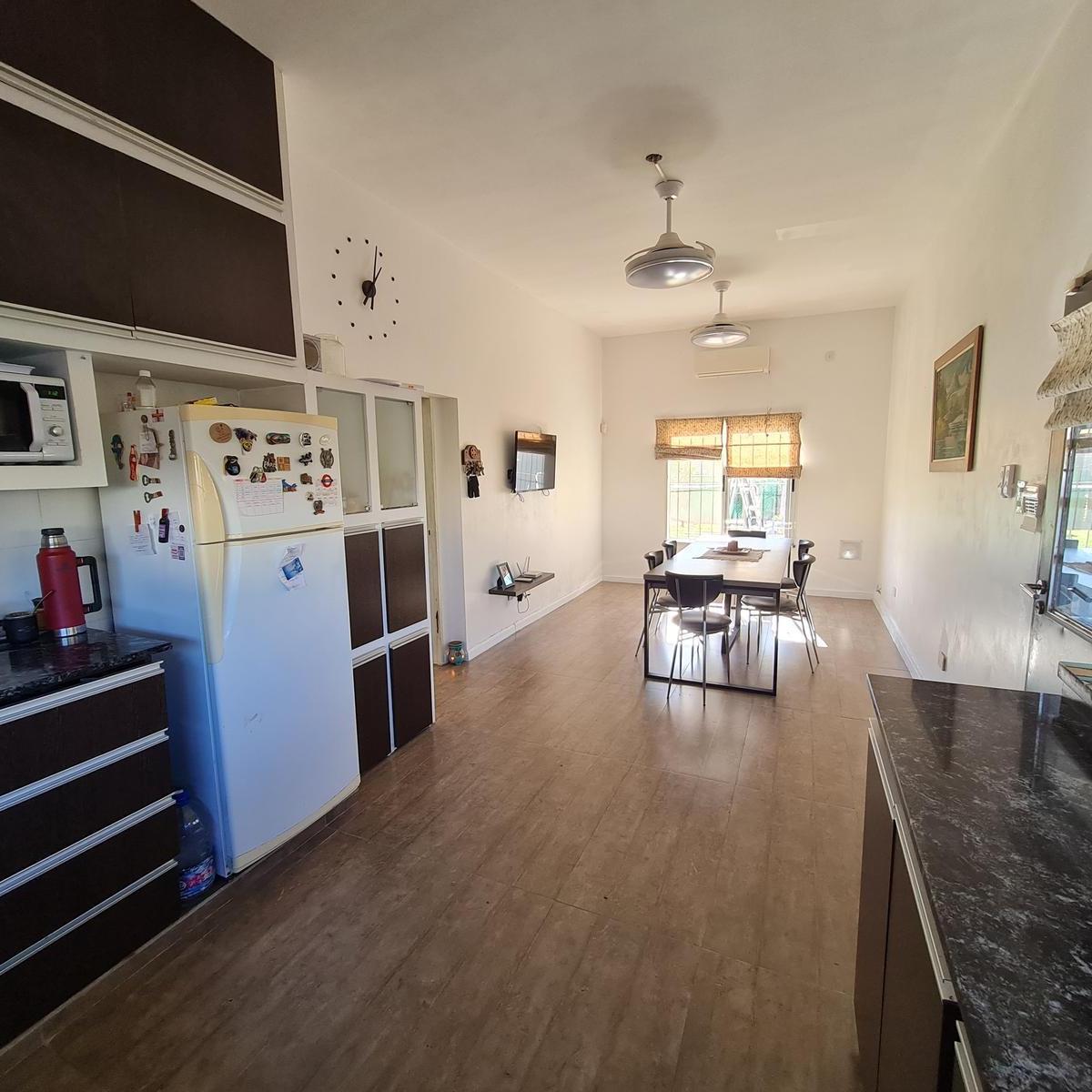 Foto de VENTA - CASA DOS DORMITORIOS CON JARDIN Y PILETA - BARRIO EL MOLINO, imagen 3