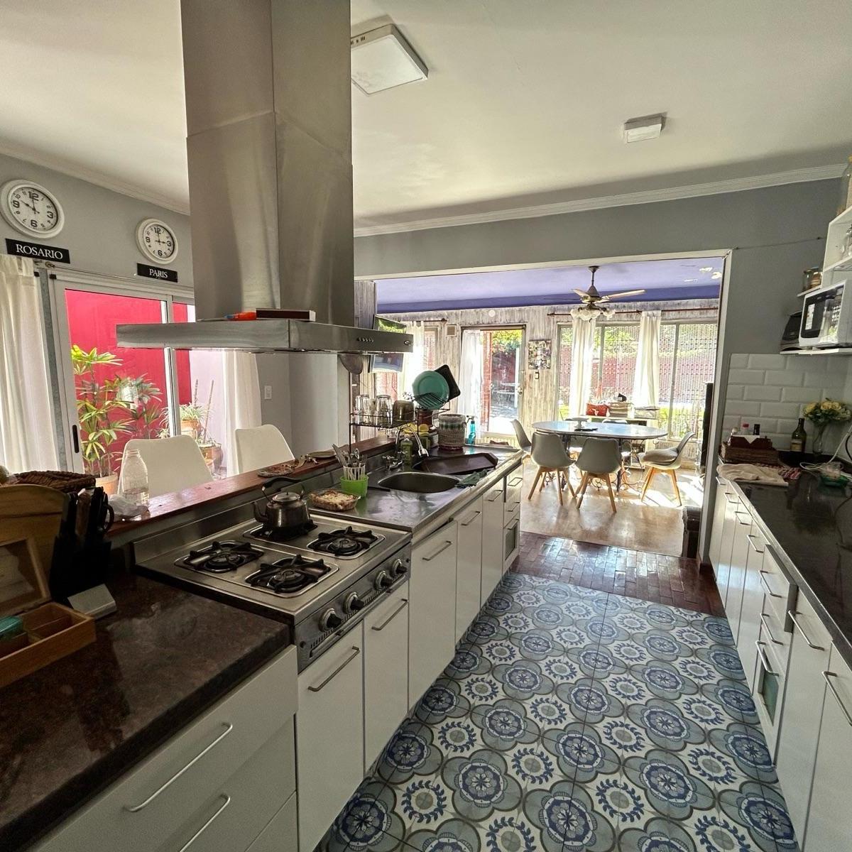 Foto de Venta Casa 4 dormitorios en Alberdi, imagen 2
