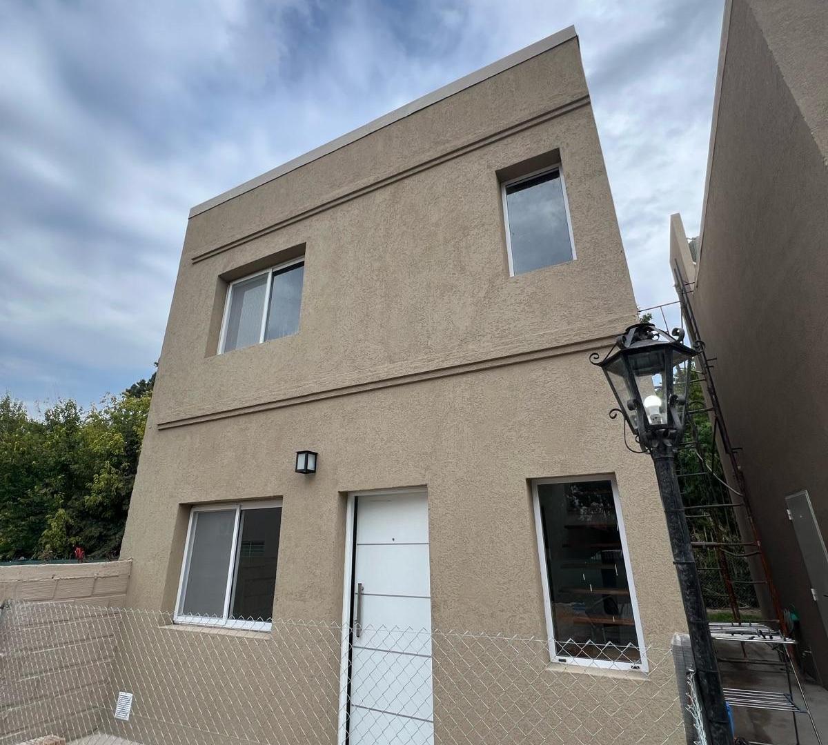Casa de dos dormitorios A ESTRENAR con Patio exclusivo