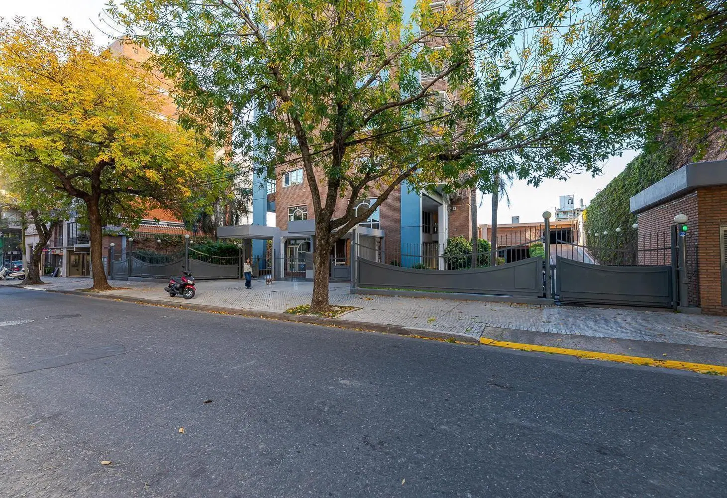 Venta departamento de 3 dormitorios con cochera y baulera en Lourdes. 4