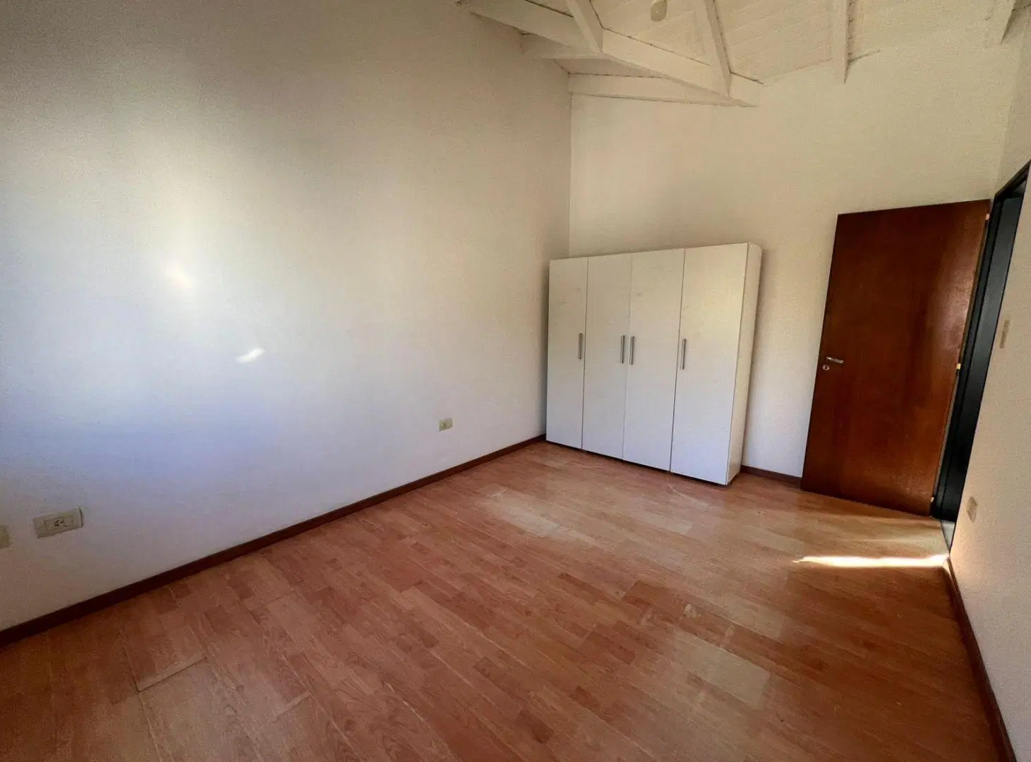 Alquiler Casa dos dormitorios Independiente con Patio en Funes 2