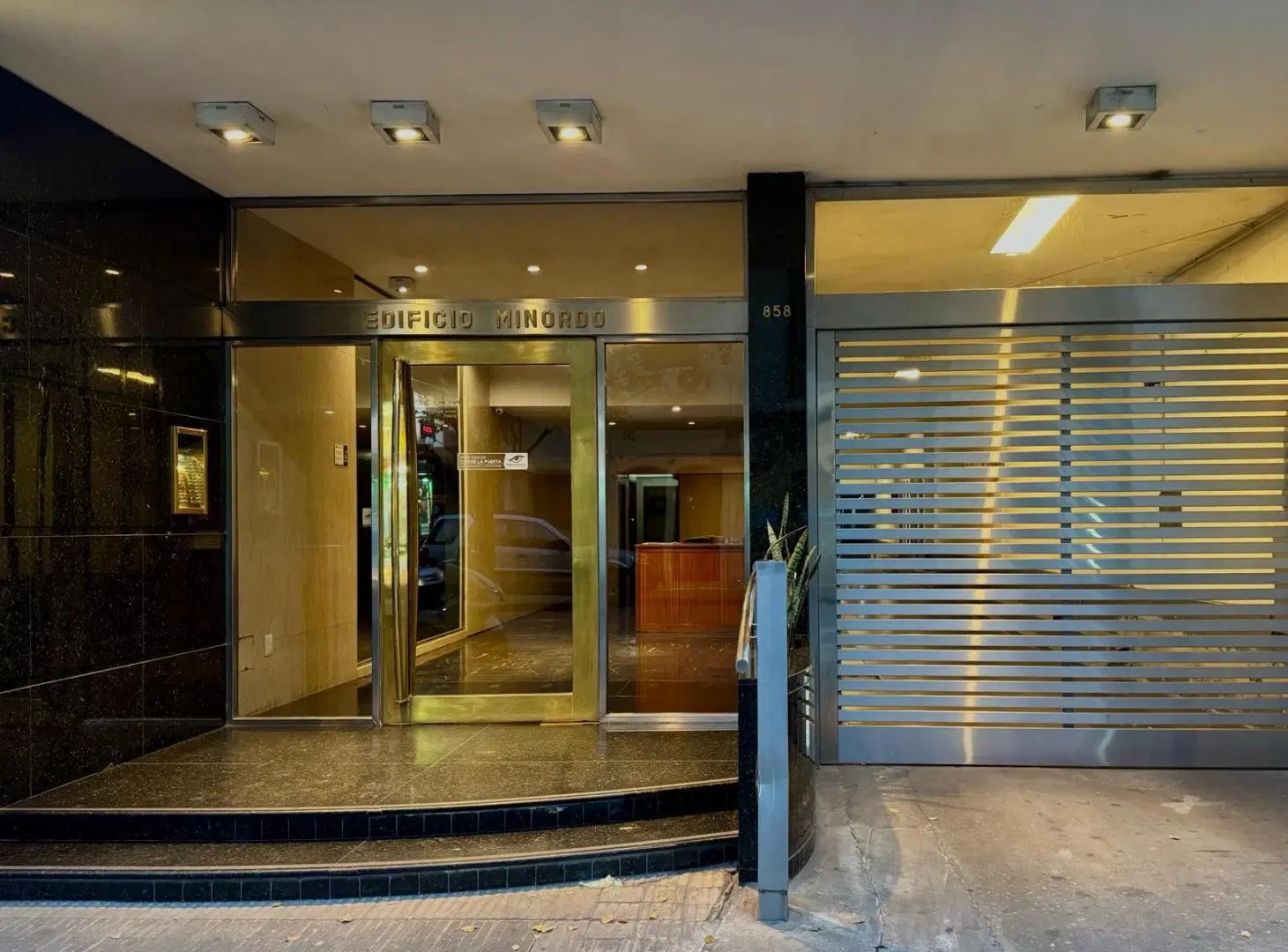 Piso exclusivo a la venta en Barrio Martin - 3 DORMITORIOS CON COCHERA. 2