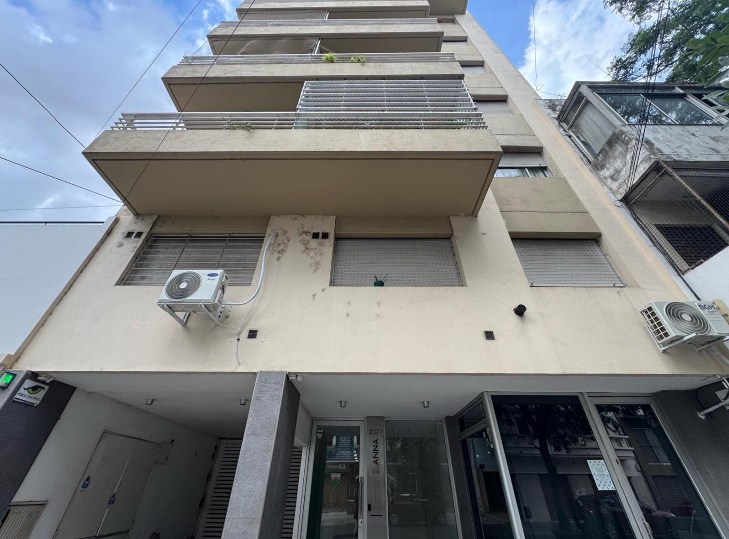 Venta departamento de 1 dormitorio en República de la sexta.