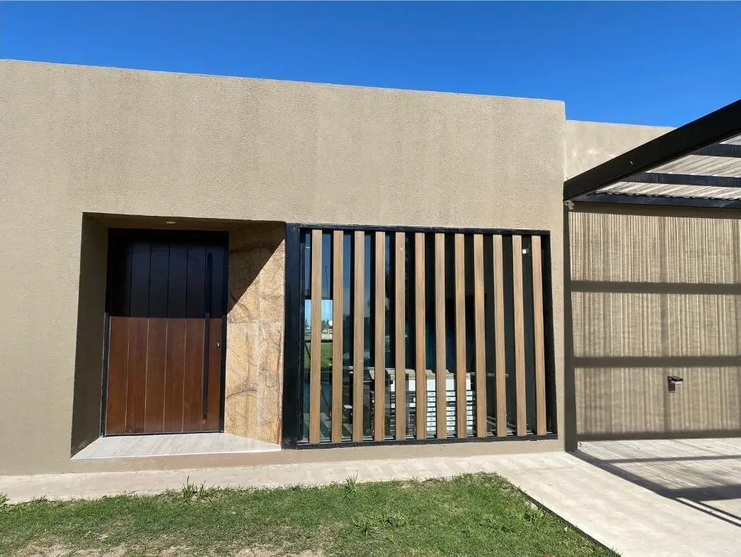 Venta Casa de 3 Dormitorios en Los Pasos Del Jockey 4 1