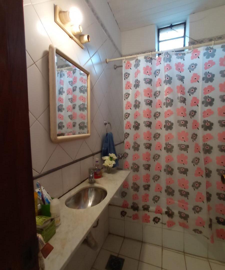 Foto de Venta Casa Dos Dormitorios con cochera y jardín España y Hospitales, imagen 1