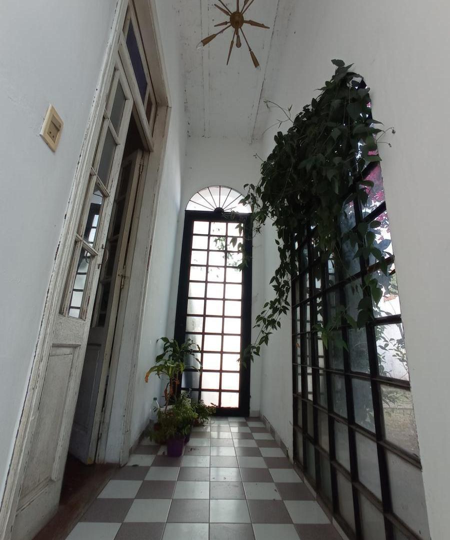 Foto de Venta Casa Dos Dormitorios con cochera y jardín España y Hospitales, imagen 3