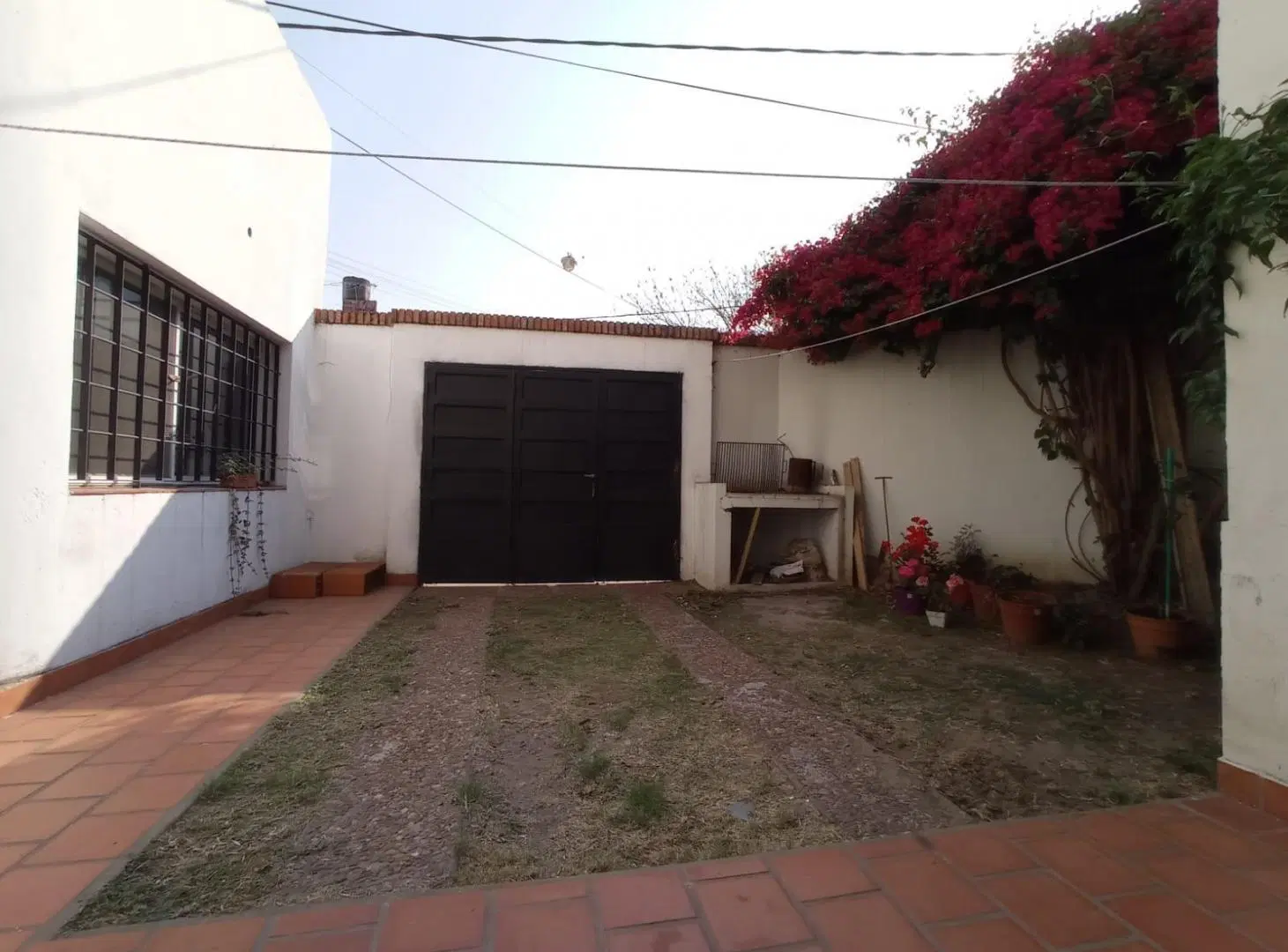 Venta Casa Dos Dormitorios con cochera y jardín España y Hospitales 4