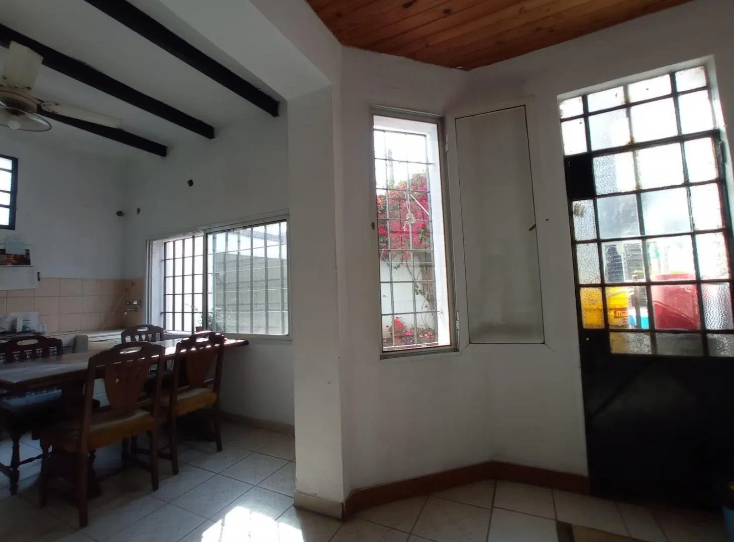 Venta Casa Dos Dormitorios con cochera y jardín España y Hospitales 8