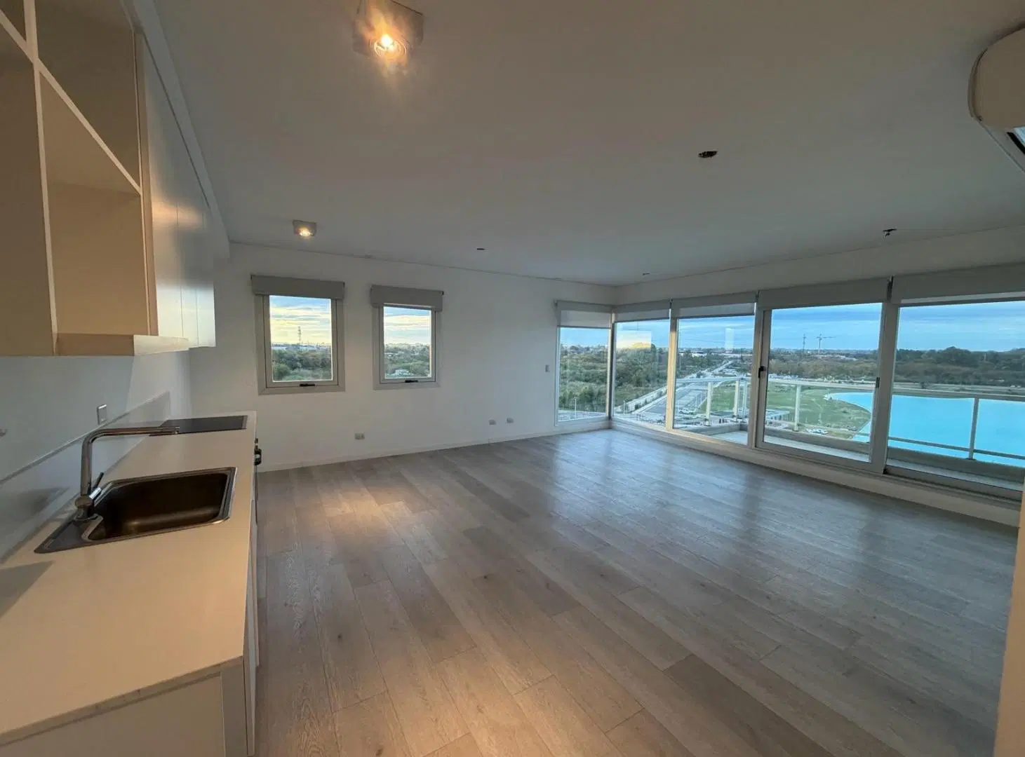 Venta Departamento 4 ambientes con cochera Remeros Beach Sky 1 2