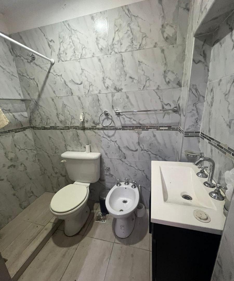 Foto de Casa de pasillo un dormitorio + Patio en Barrio Luis Agote, imagen 2