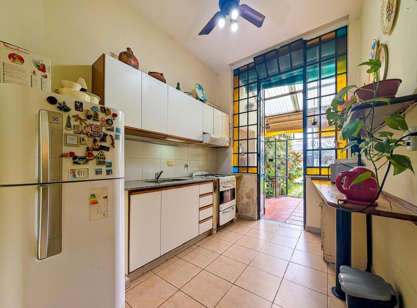 Foto de Venta Casa Dos Dormitorios Con Jardin y Pileta en Abasto, imagen 5
