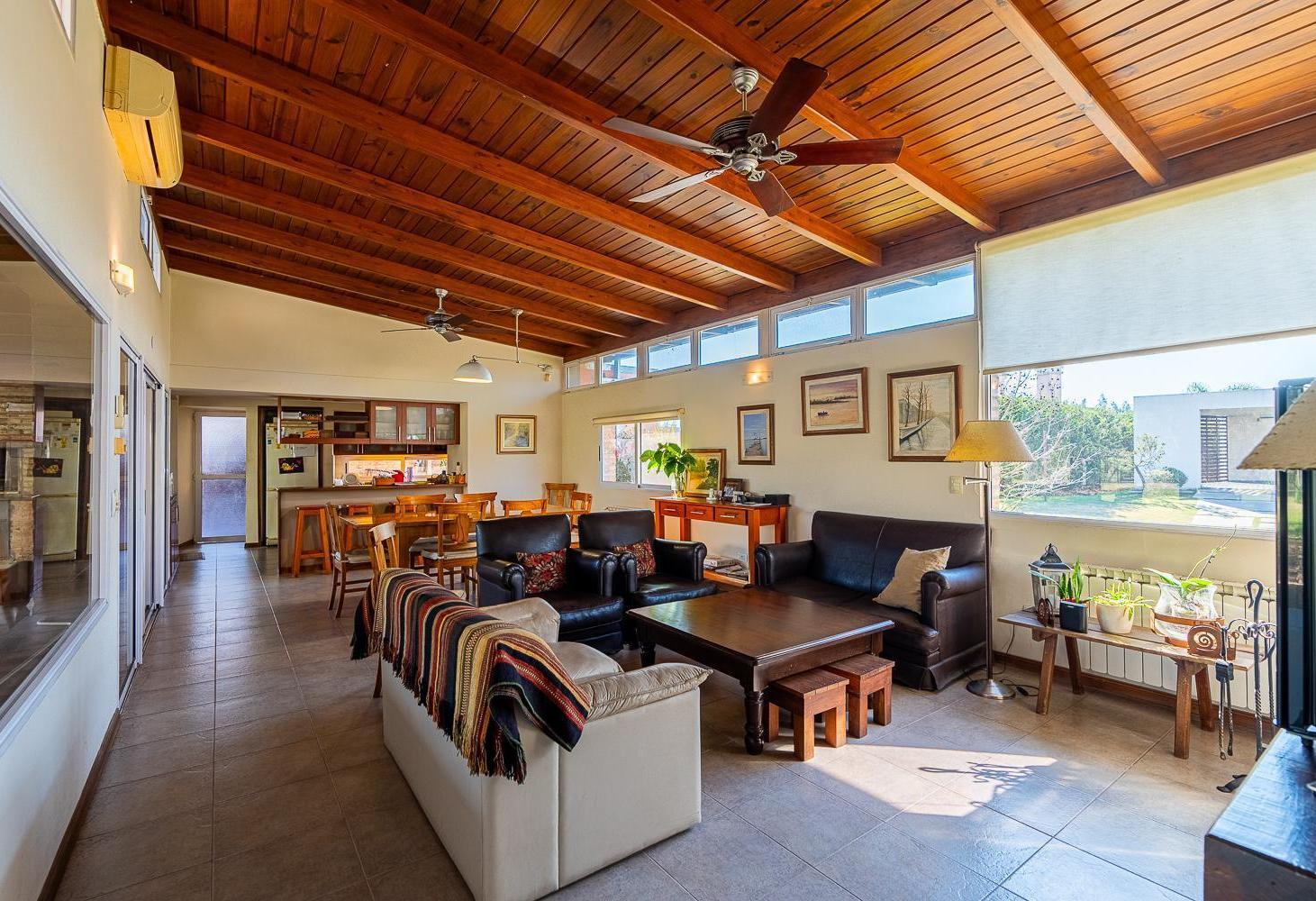 Foto de VENTA Casa cinco dormitorios en el Country Rosario Golf, imagen 2