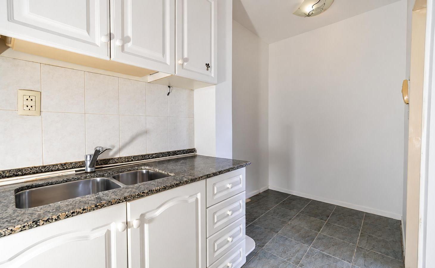 Foto de VENTA DEPARTAMENTO 3 DORM CON COCHERA | BV. OROÑO Y JUJUY | APTO, imagen 3