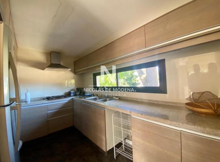 Foto de Casa Moderna de Piedra zona Pinares, imagen 2